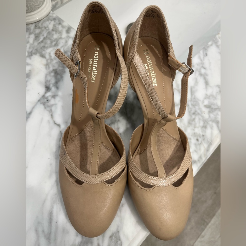 Naturalizer N5 Comfort T strap tan heeled dress shoe size 10 ankle straps